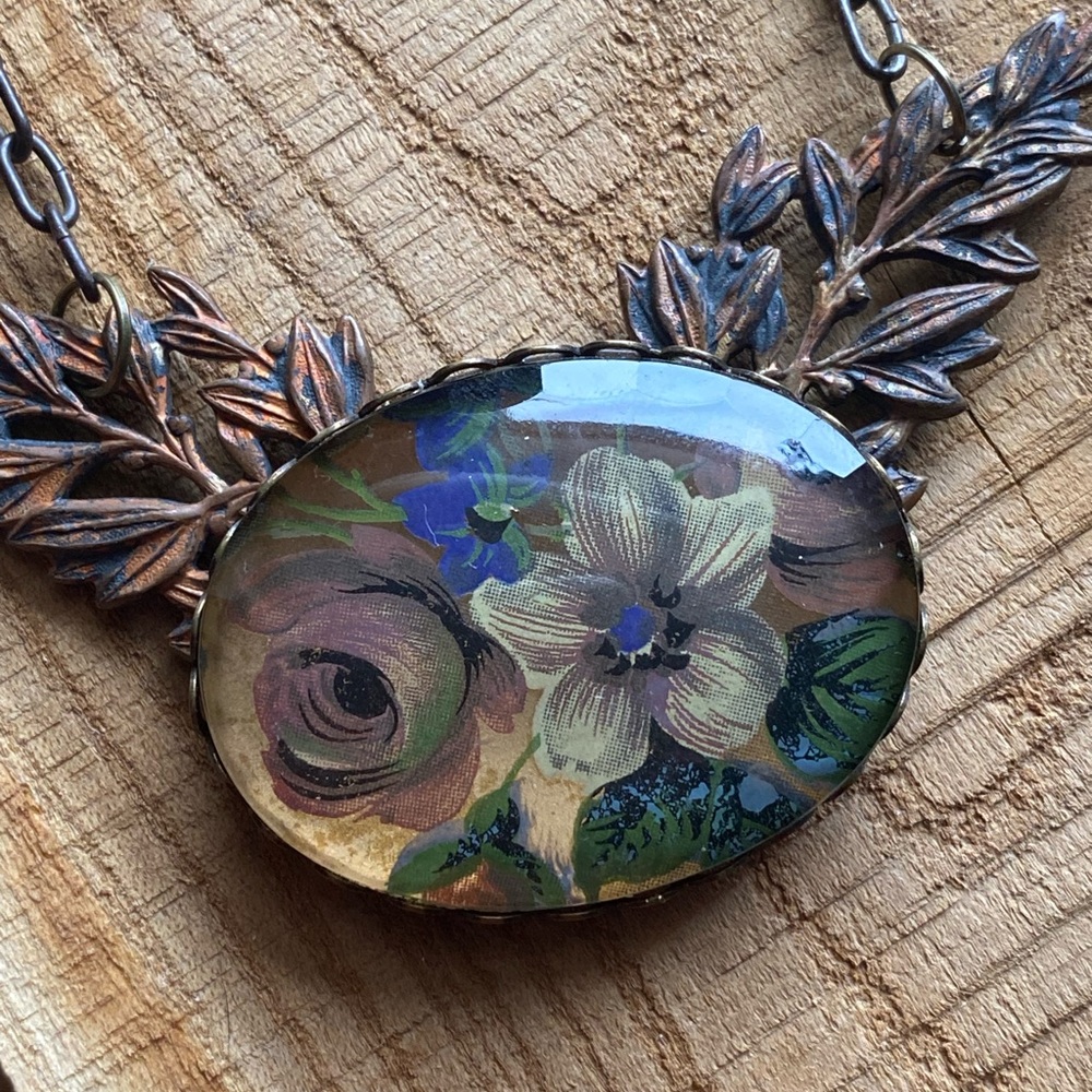 Vintage Floral Pendant Necklace with Leaf Accents - Picture 2 of 4